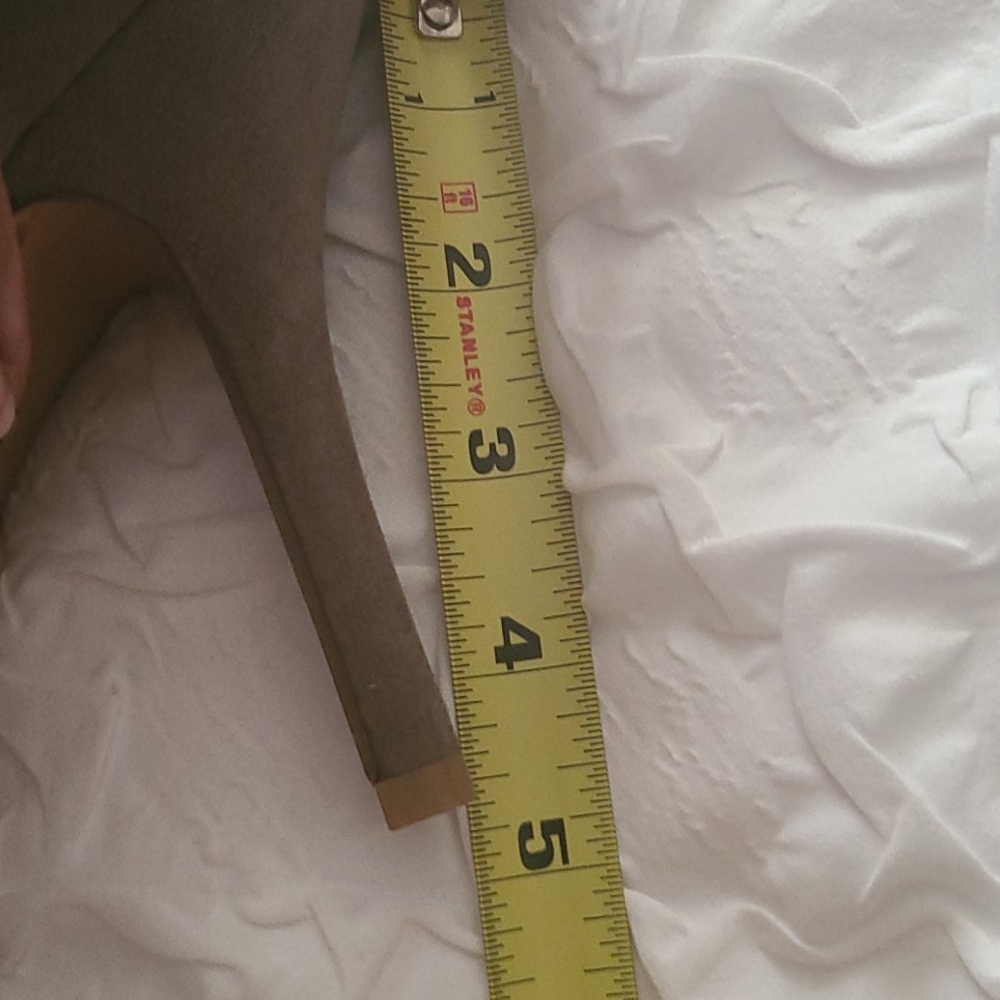 Detailed Pumps - Picture 6 of 7